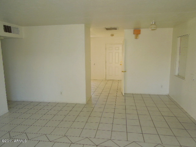 3938 West Bethany Home Road Phoenix, AZ 85019 - Photo 9 of 17 Living Room2