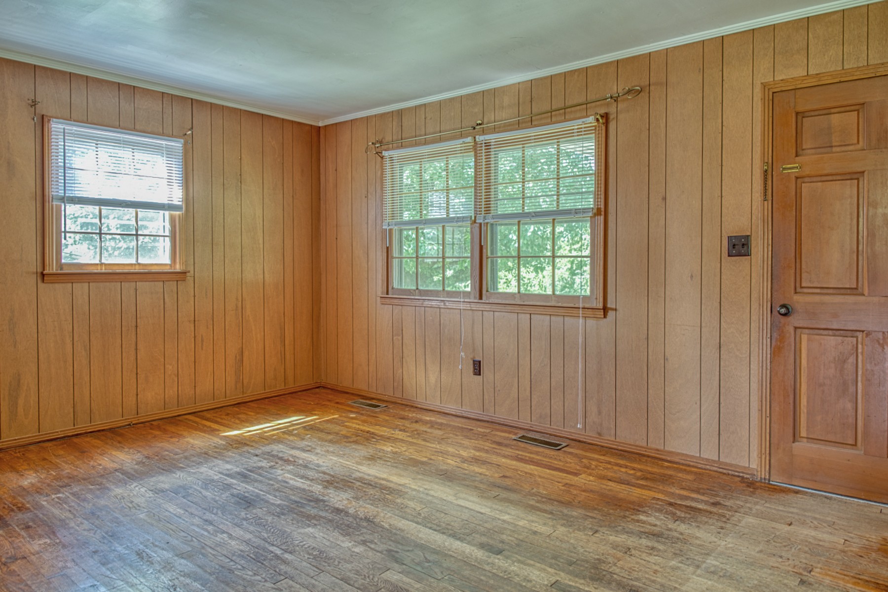 2110 Jr Camp Road Monterey, TN 38574 - Photo 28 of 35 an empty room with wooden floor and windows