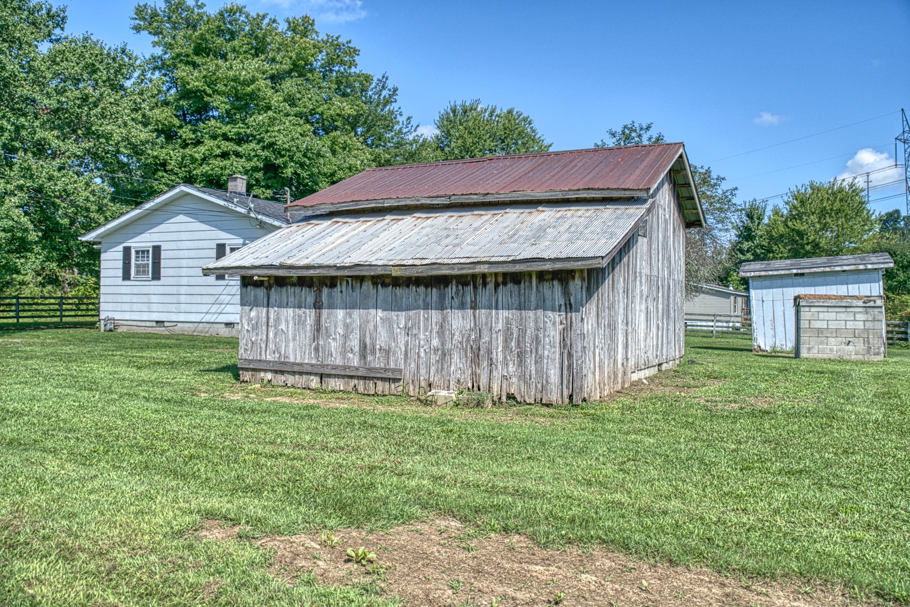 2110 Jr Camp Road Monterey, TN 38574 - Photo 5 of 35 a small house with a wooden fence