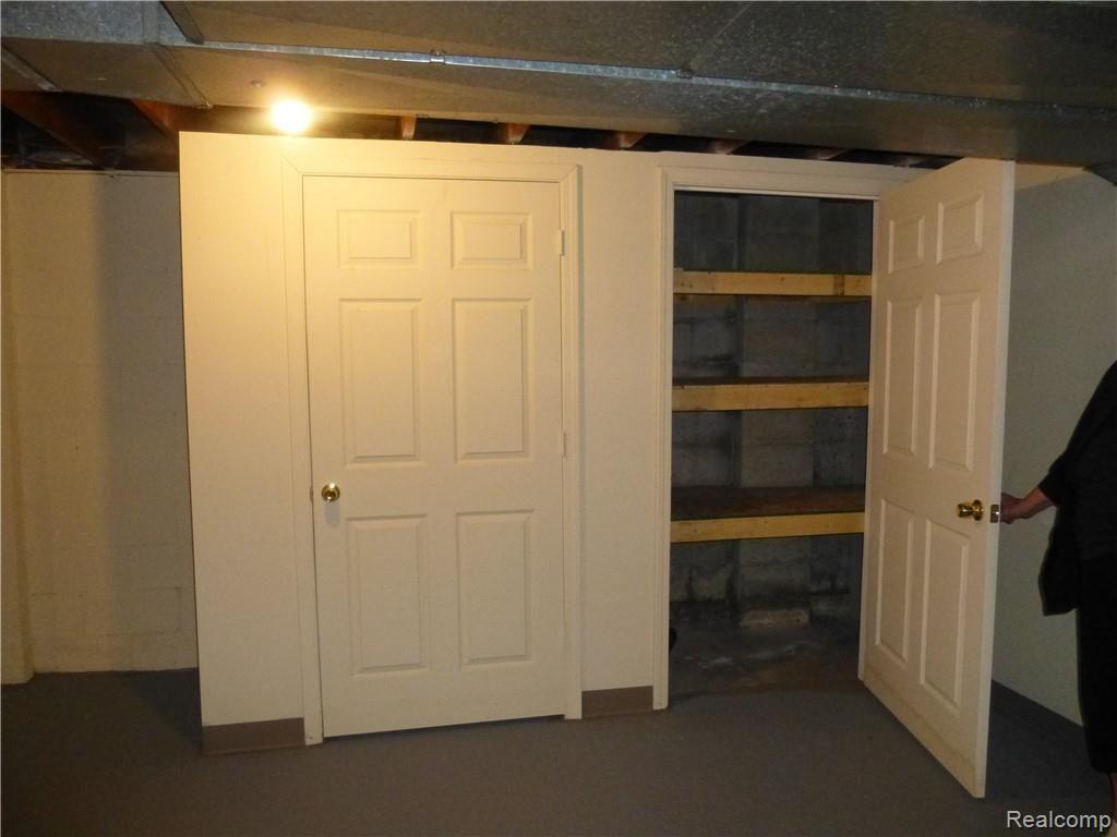 12231 South Vernon Road Bancroft, MI 48414 - Photo 22 of 23 P1010150.JPG