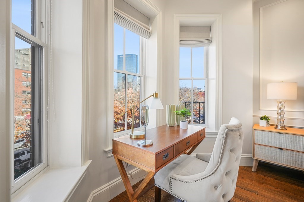 9 Columbus Square, Unit 2 Boston, MA 02116 - Photo 32 of 42 a dining room with furniture and wooden floor