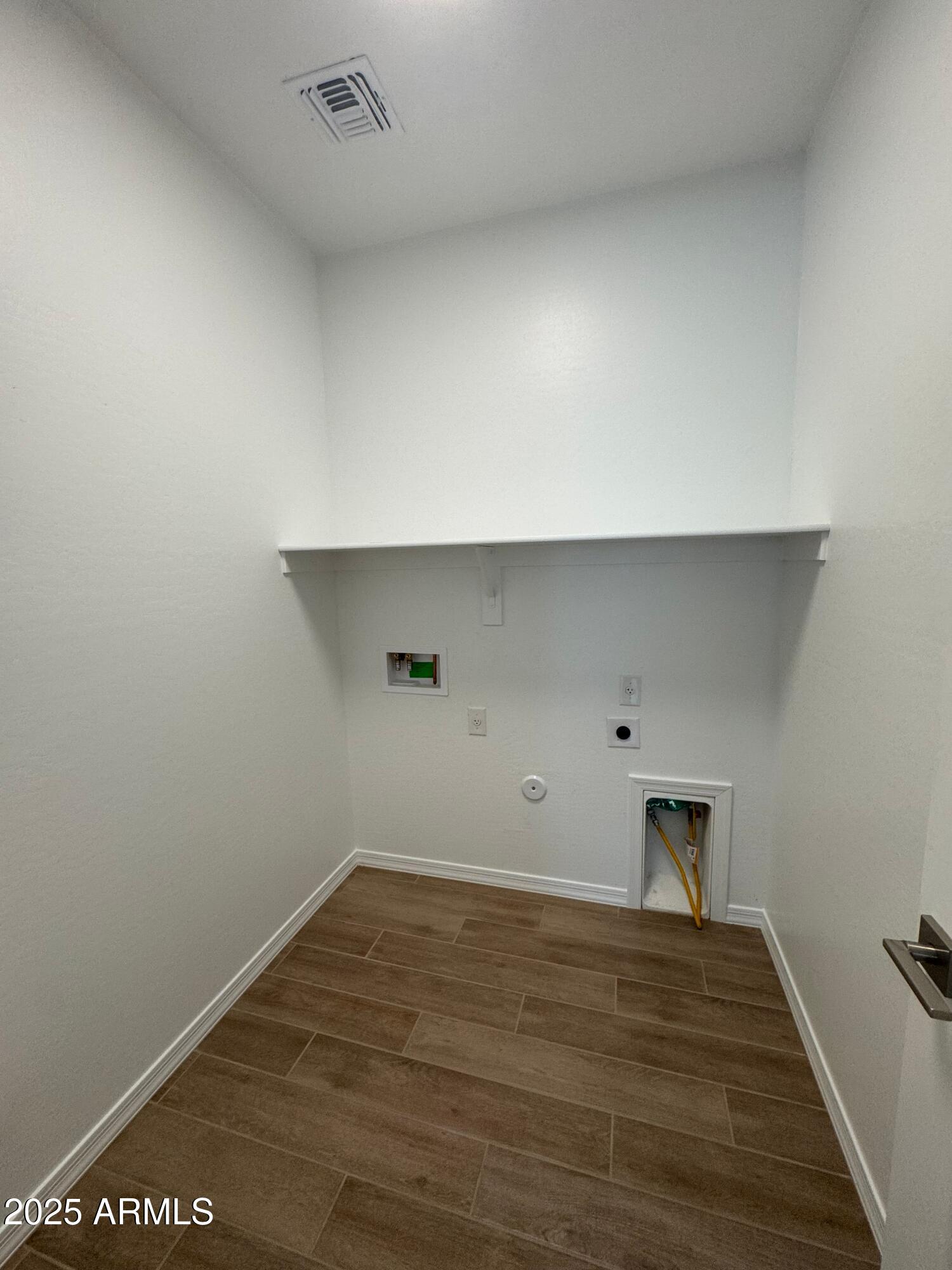 13351 West Eagle Feather Road Peoria, AZ 85383 - Photo 17 of 23 a view of empty room