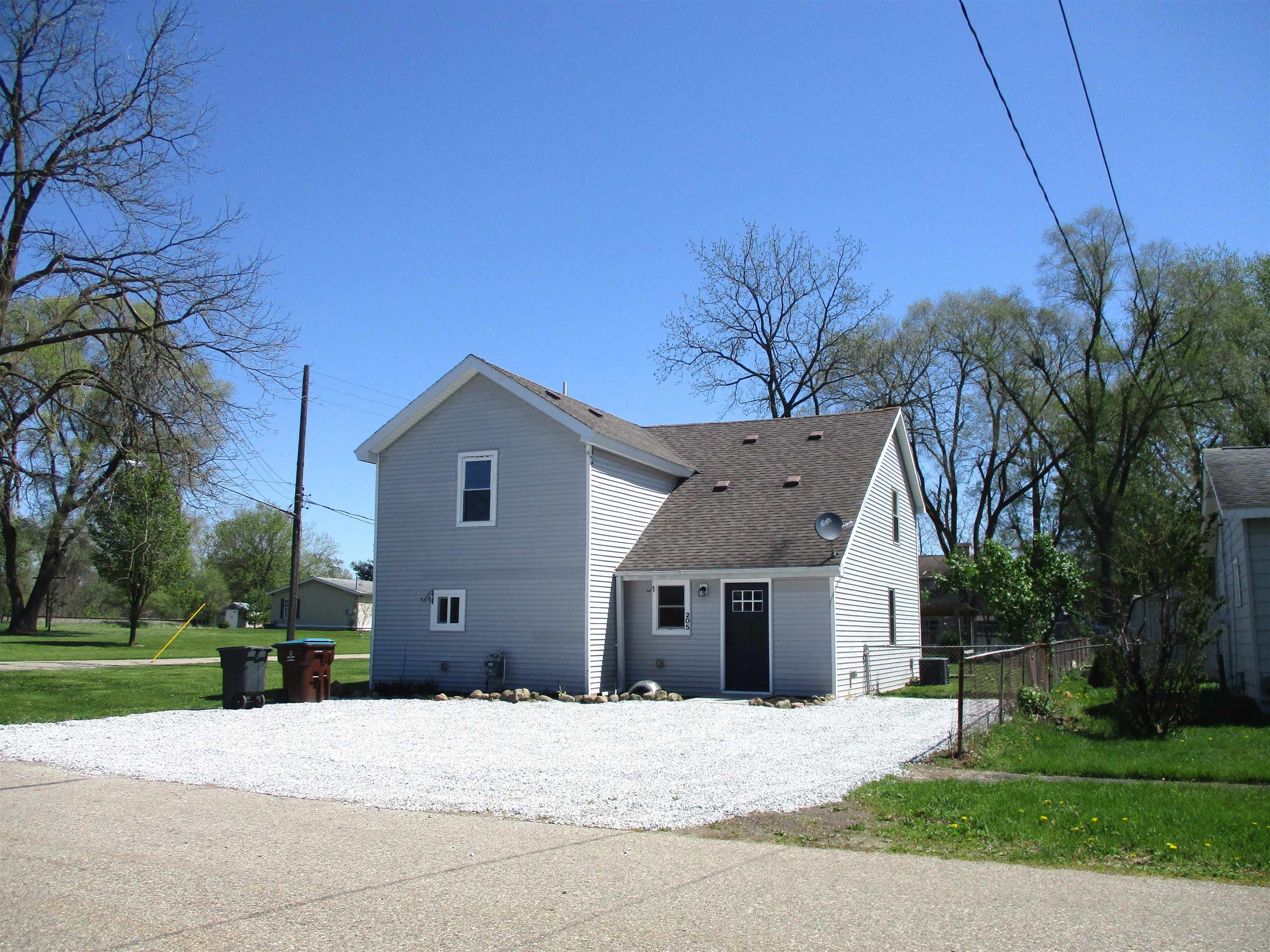 205 High Street Bancroft, MI 48414 - Photo 1 of 50 50140819-ee823547-e193-4e55-bdd4-af0f8b02065f.JPG