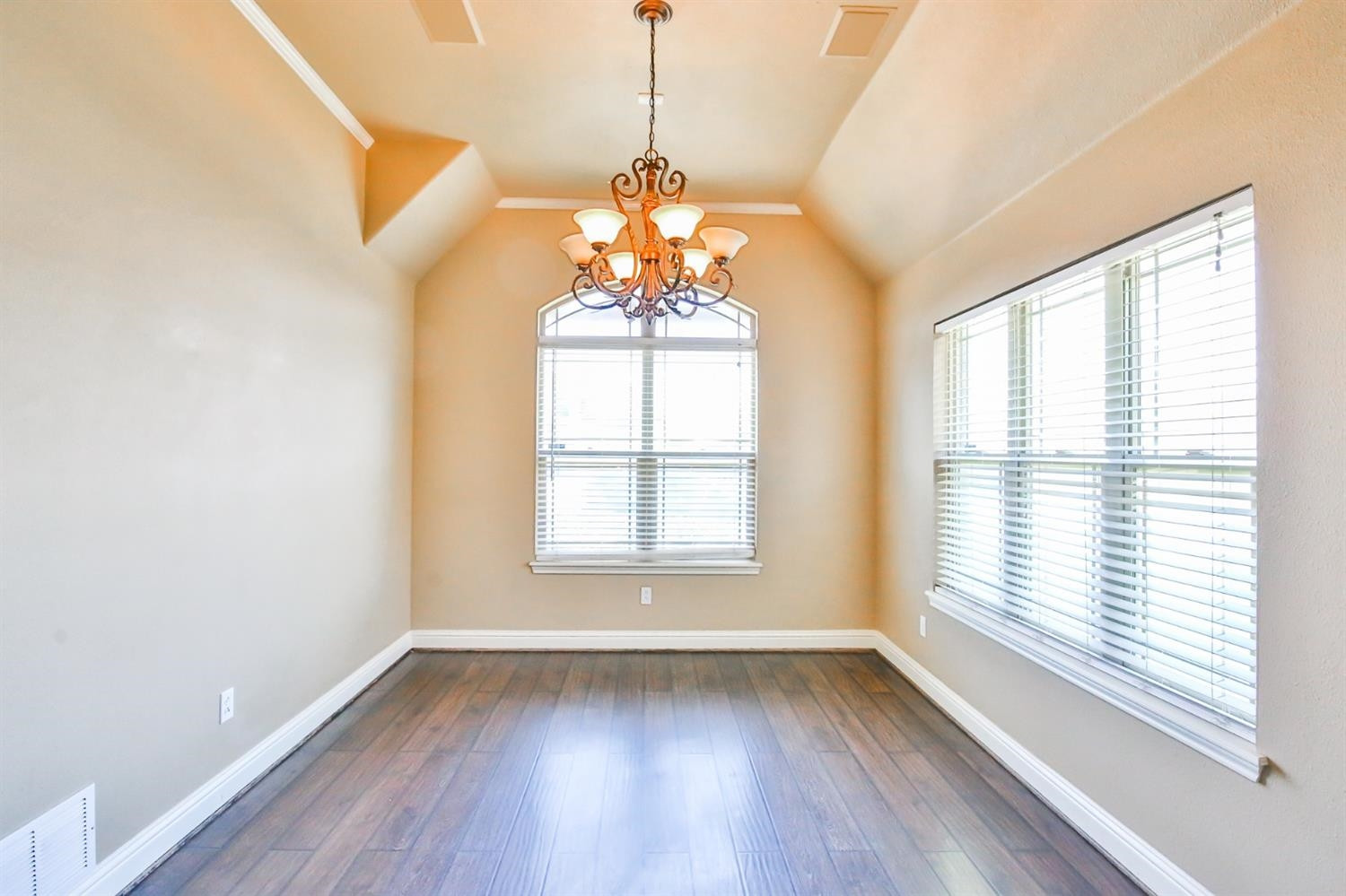 6402 93rd Street Lubbock, TX 79424 - Photo 8 of 28 Photo 8