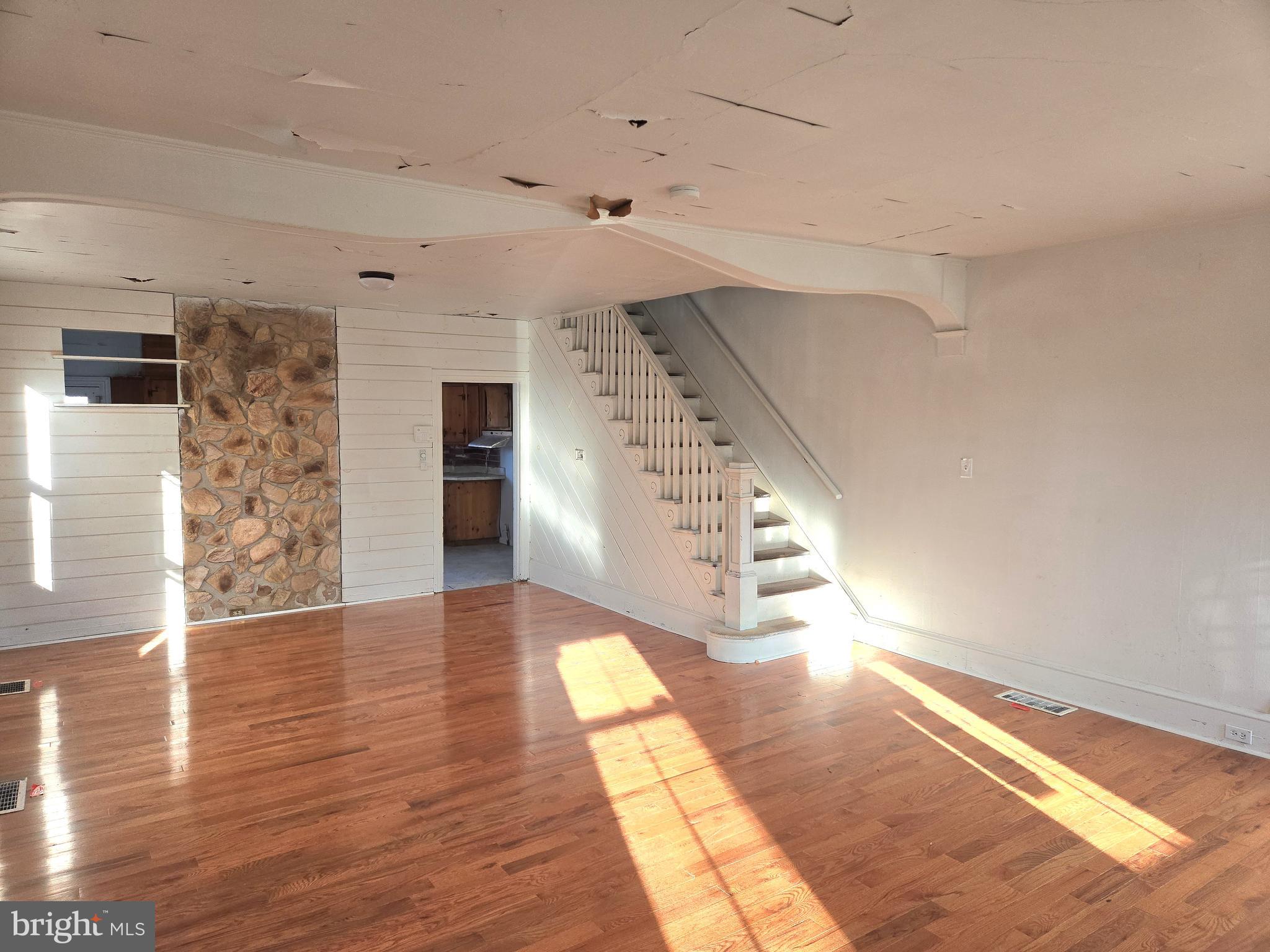 531 Broad Street Beverly, NJ 08010 - Photo 3 of 19