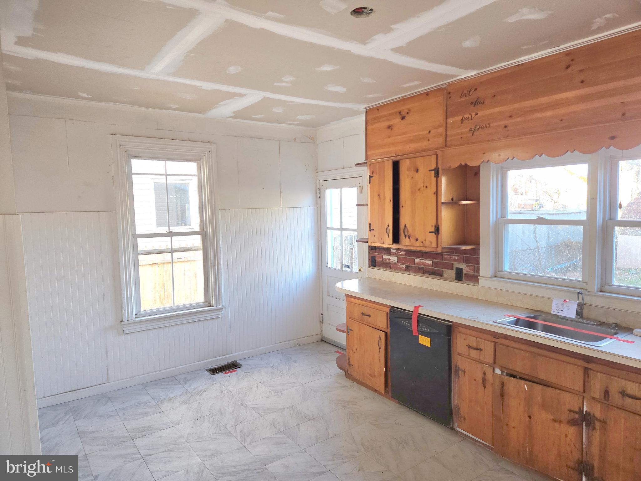 531 Broad Street Beverly, NJ 08010 - Photo 6 of 19