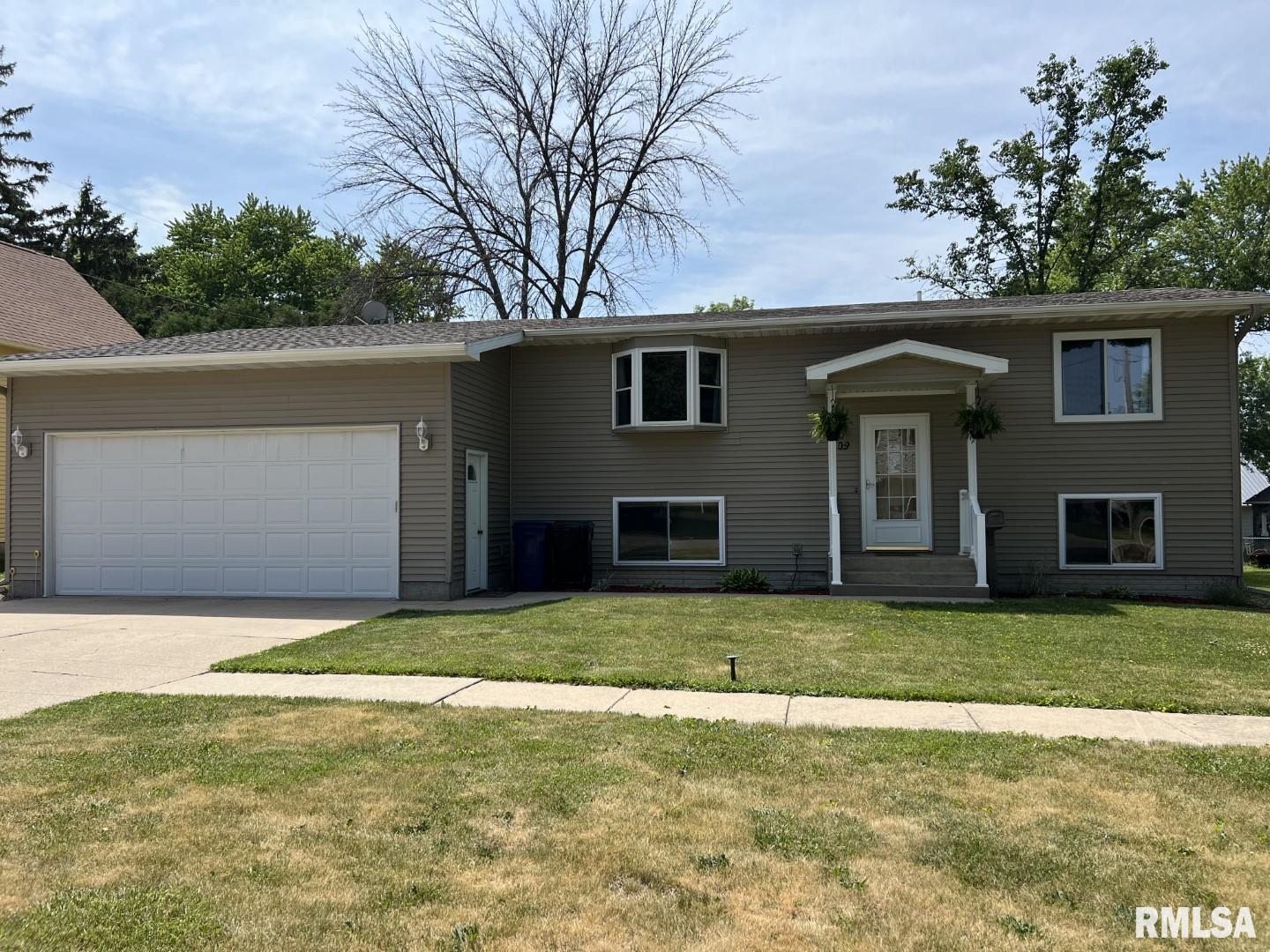 709 Locust Street Tipton, IA 52772 - Photo 2 of 37 Gallery Image 2