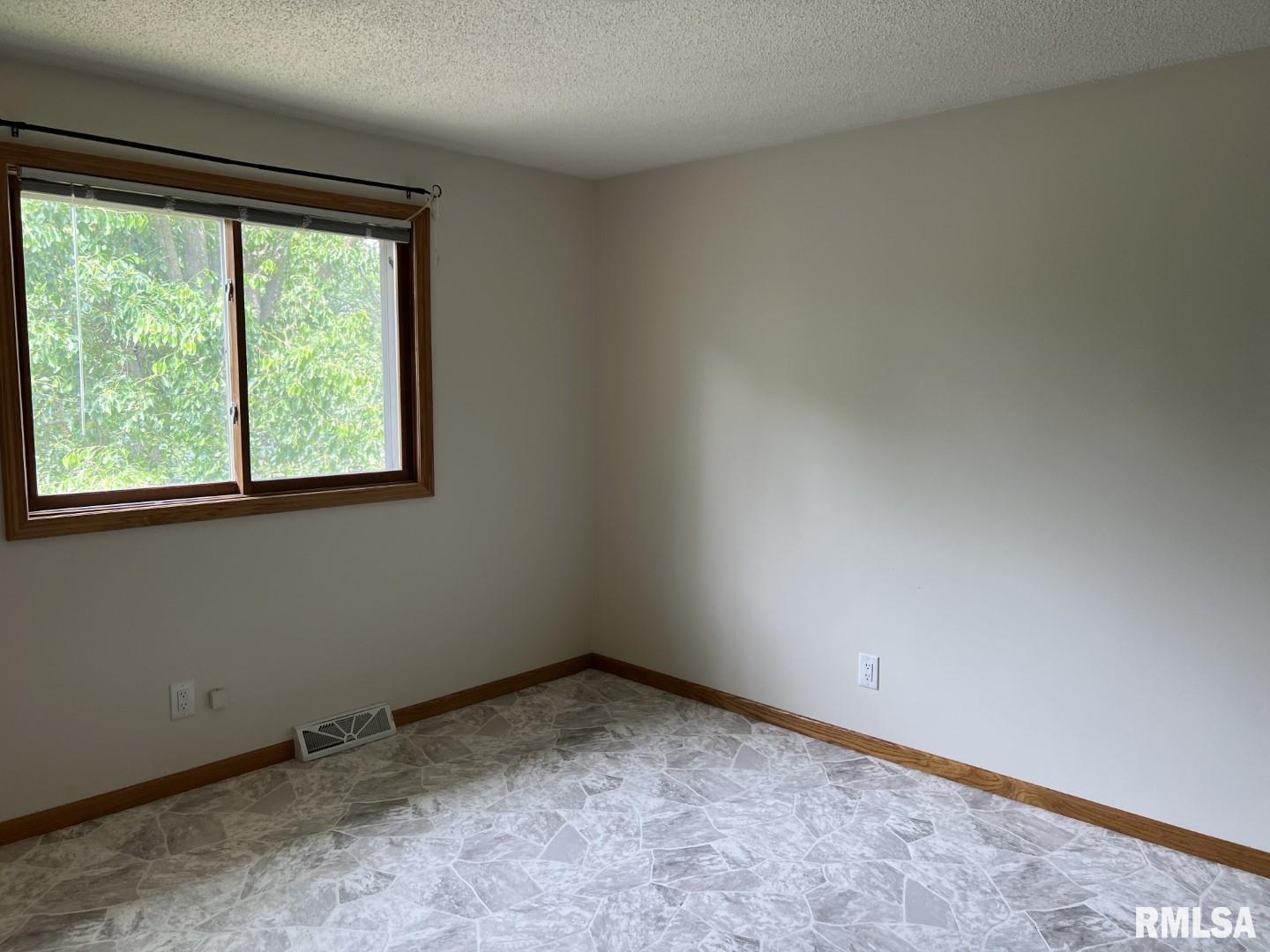 709 Locust Street Tipton, IA 52772 - Photo 25 of 37 Gallery Image 25