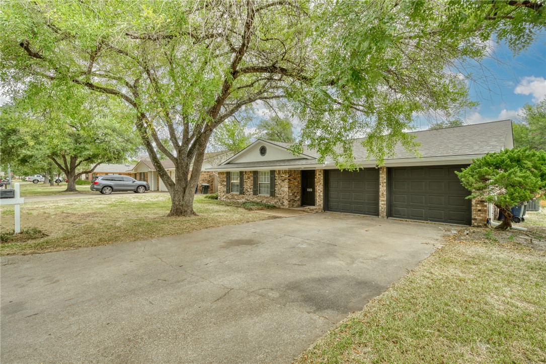 1212 Ridgefield Circle South College Station, TX 77840 - Photo 3 of 23
