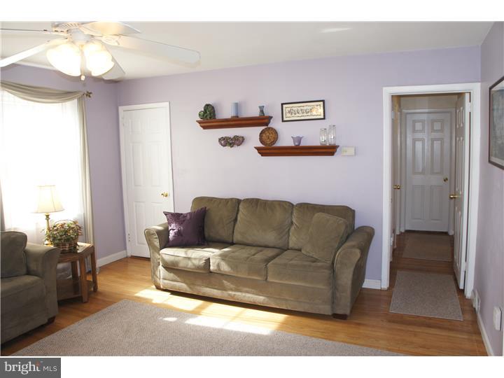 208 Cedar Road Wallingford, PA 19086 - Photo 3 of 25 Living Room