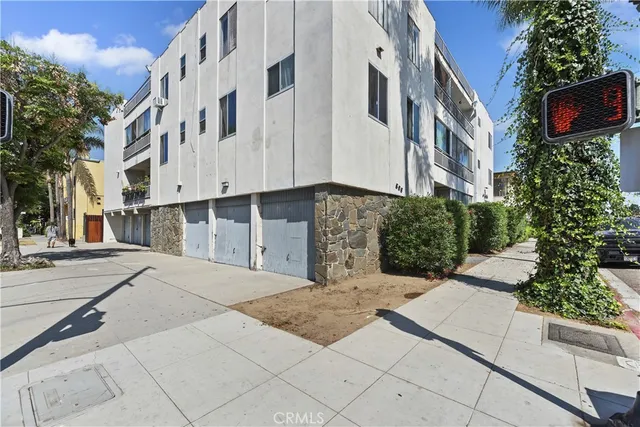 $439,000 | 505 Cedar Avenue, Unit 2A, Long Beach, CA 90802