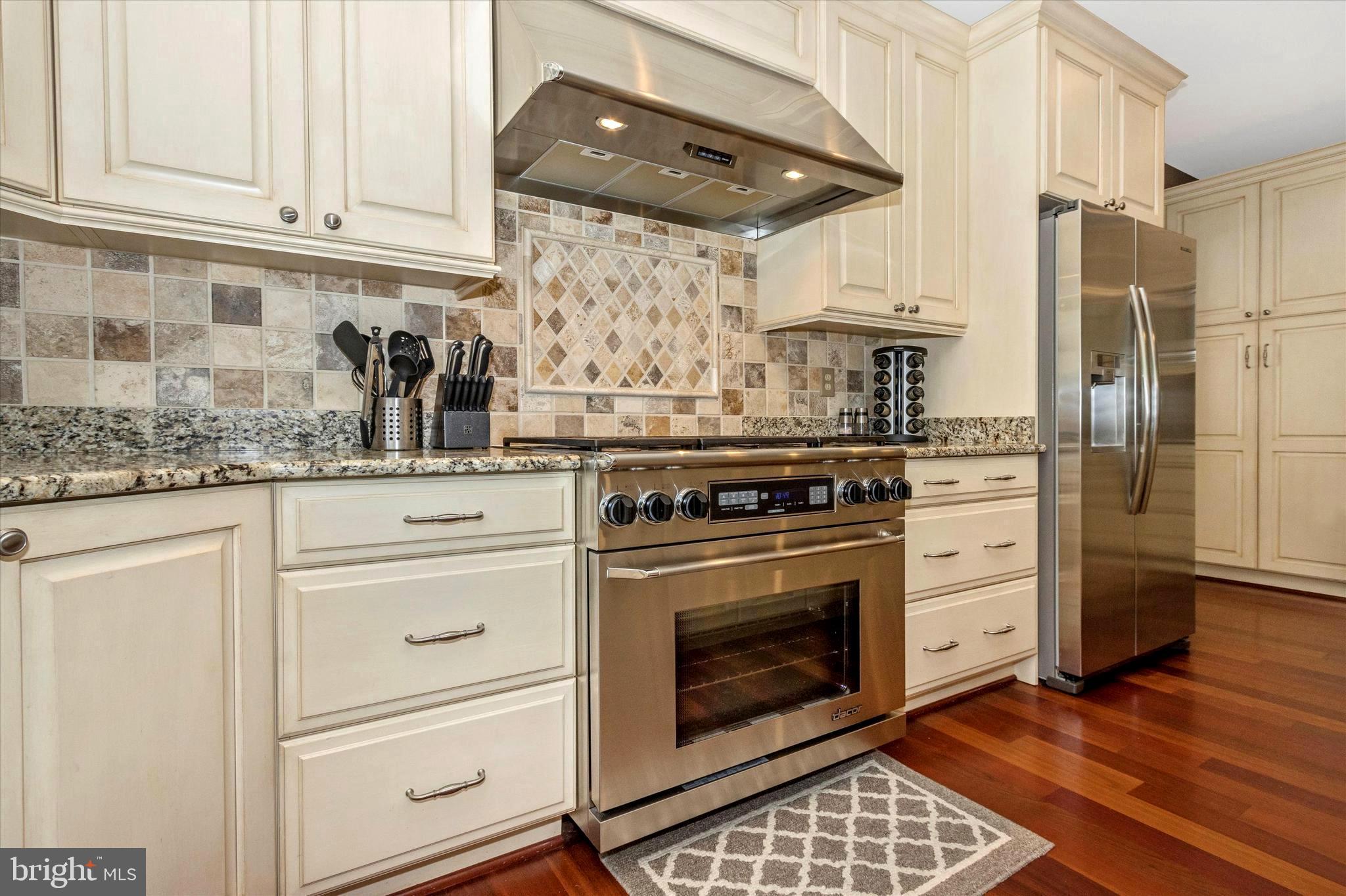 12134 Fulton Ridge Drive Fulton, MD 20759 - Photo 13 of 48 6 burner gas stove w/electric oven, a Chefs dream!