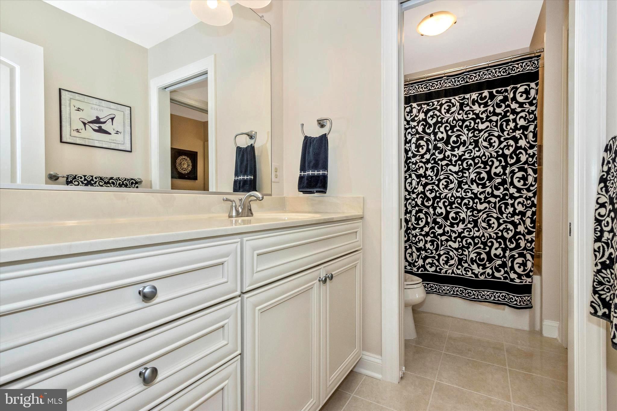 12134 Fulton Ridge Drive Fulton, MD 20759 - Photo 36 of 48 Upper hall bath adjoins a bedroom, & the hallway