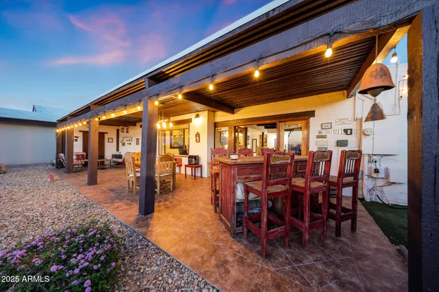 a view of an outdoor space