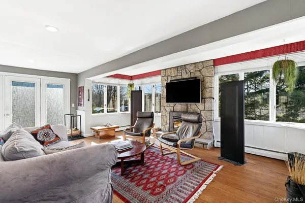 $750,000 | 9 Cottage Grove Avenue, Thornwood, NY 10594