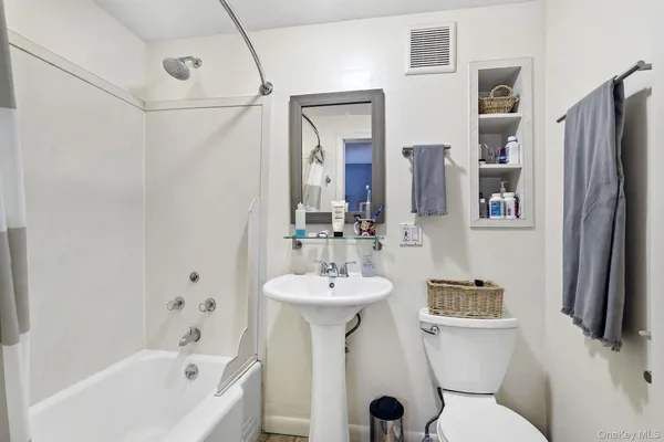 $750,000 | 9 Cottage Grove Avenue, Thornwood, NY 10594