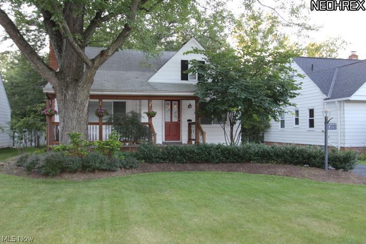 Welcome home to 1616 Edgefield Road