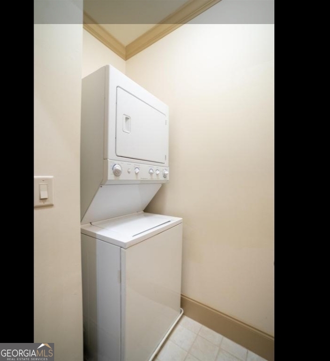 990 Chateau Forest Road Hoschton, GA 30548 - Photo 56 of 117 a utility room with dryer and washer