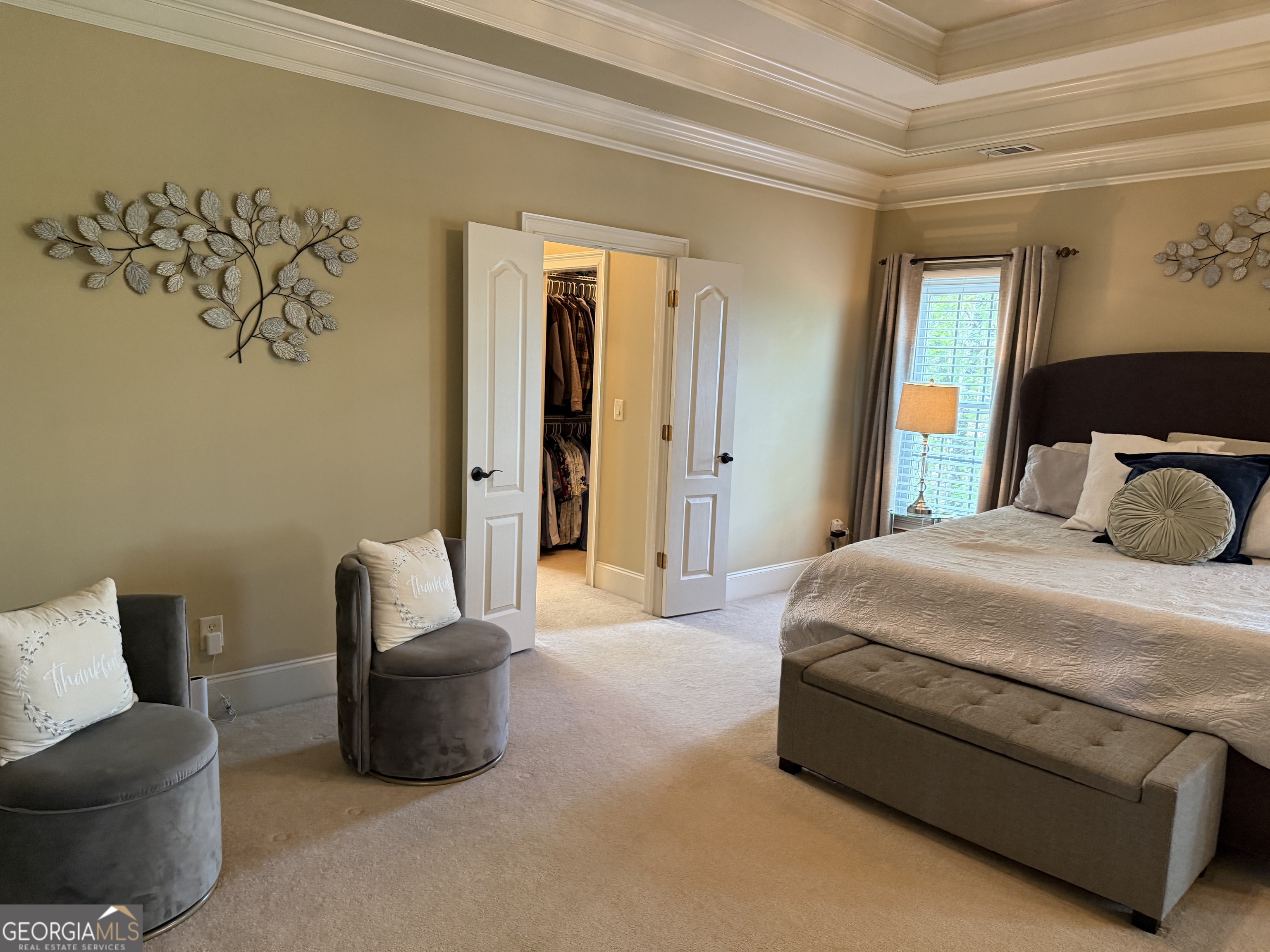 990 Chateau Forest Road Hoschton, GA 30548 - Photo 96 of 117 a spacious bedroom with a bed and a couch