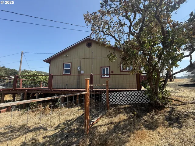 $349,000 | 725 Northeast Denver Street, Roseburg, OR 97470