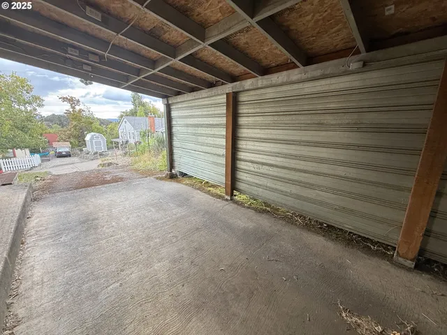 $349,000 | 725 Northeast Denver Street, Roseburg, OR 97470