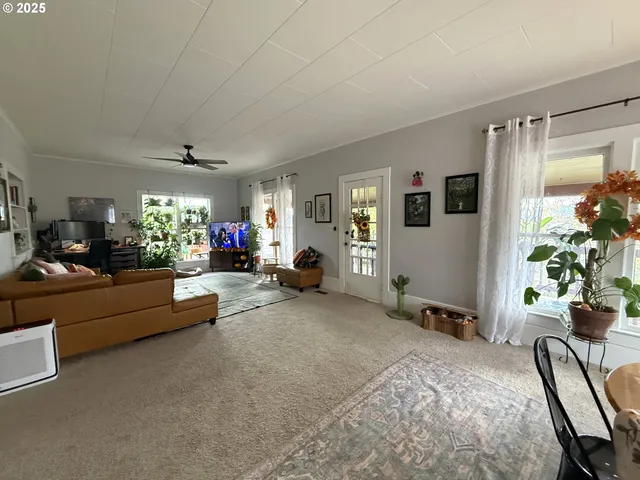 $349,000 | 725 Northeast Denver Street, Roseburg, OR 97470