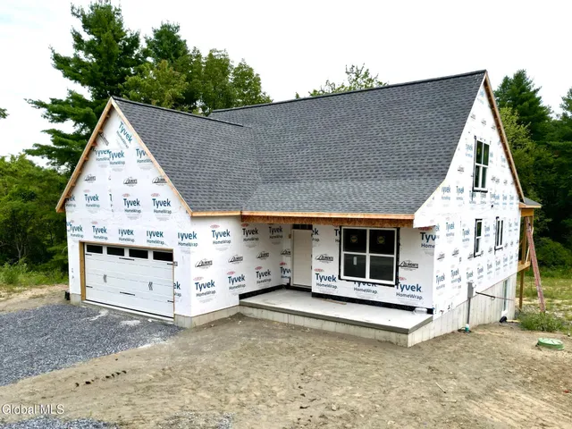 $637,900 | 5 Bexley Lane, Mechanicville, NY 12118