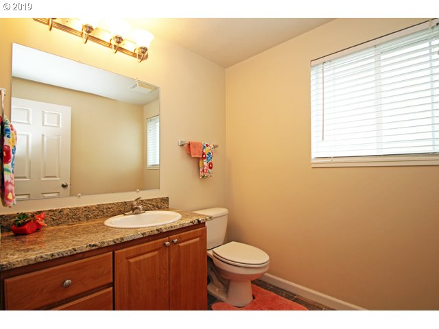 1099 Anderson Lane Springfield, OR 97477 - Photo 15 of 32
