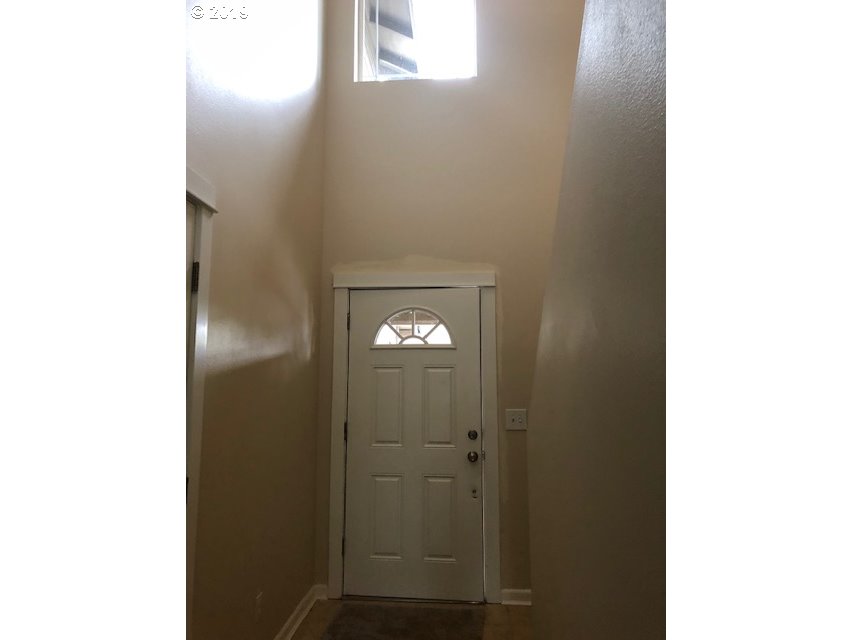 1099 Anderson Lane Springfield, OR 97477 - Photo 3 of 32