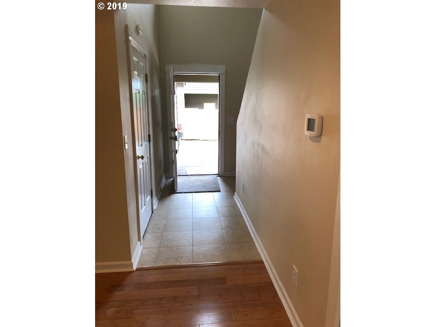 1099 Anderson Lane Springfield, OR 97477 - Photo 4 of 32