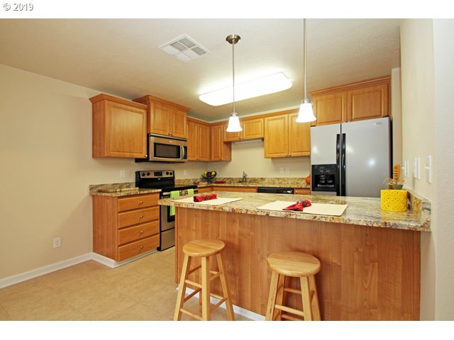 1099 Anderson Lane Springfield, OR 97477 - Photo 5 of 32