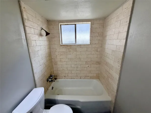 $1,650 | 7876 Bender Road, Humble, TX 77396