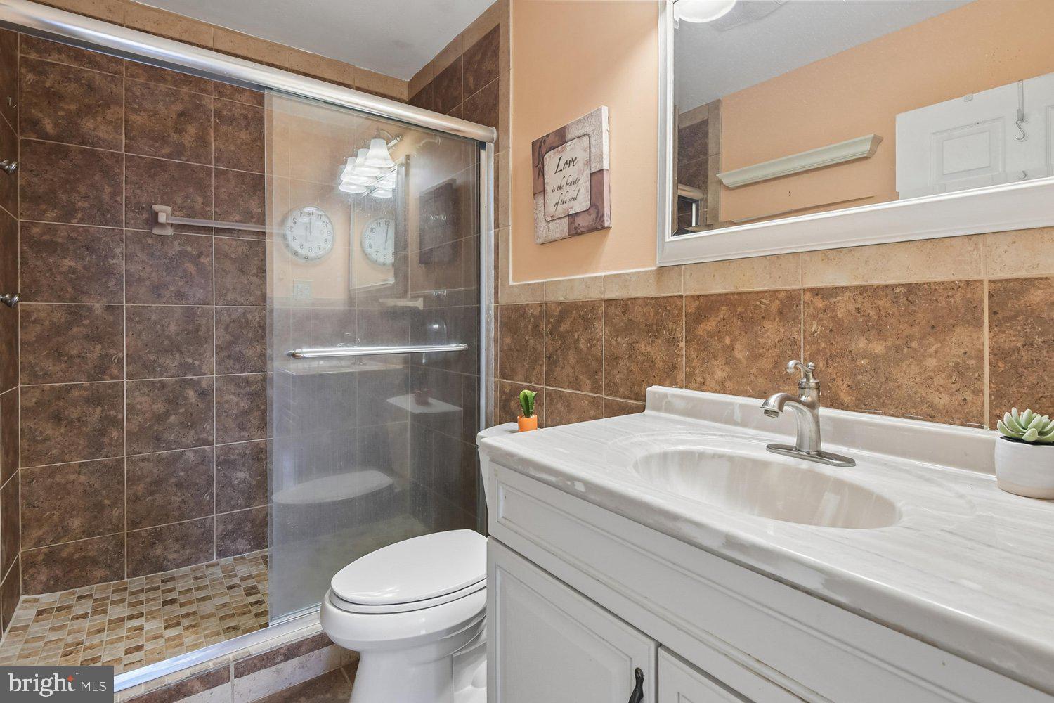 6822 Fox Meadow Road Baltimore, MD 21207 - Photo 9 of 35 Primary Bath