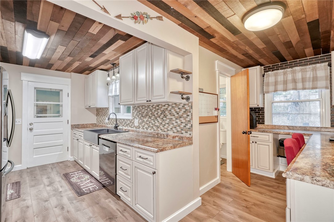 284 Belmeade Road Irondequoit, NY 14617 - Photo 11 of 41