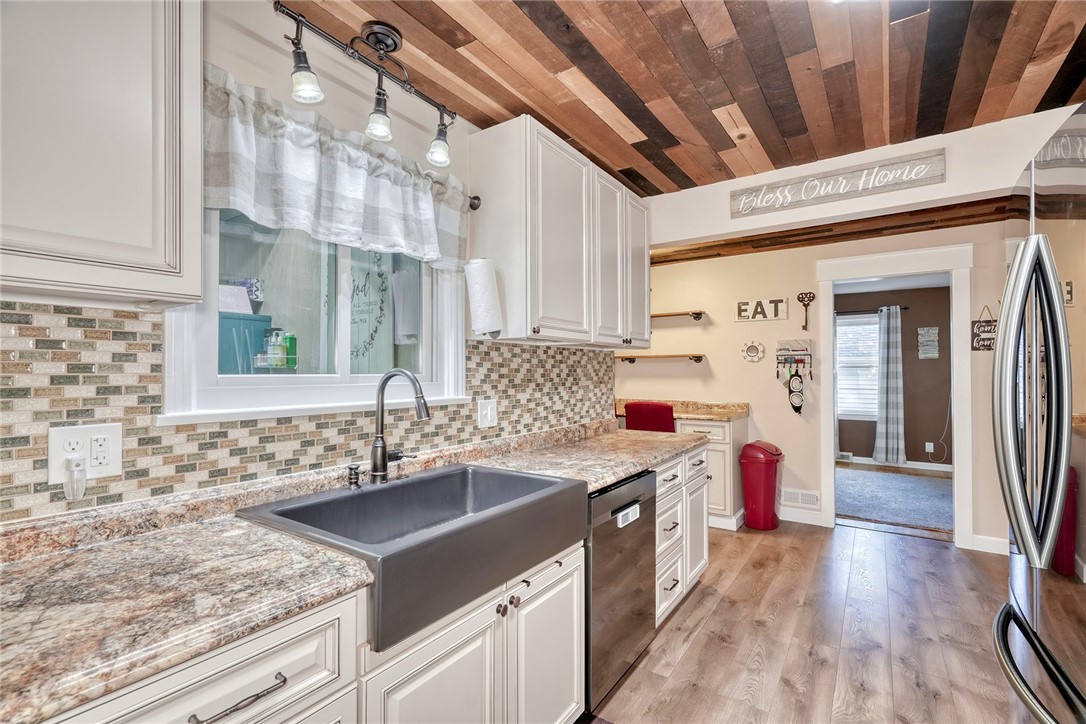 284 Belmeade Road Irondequoit, NY 14617 - Photo 7 of 41