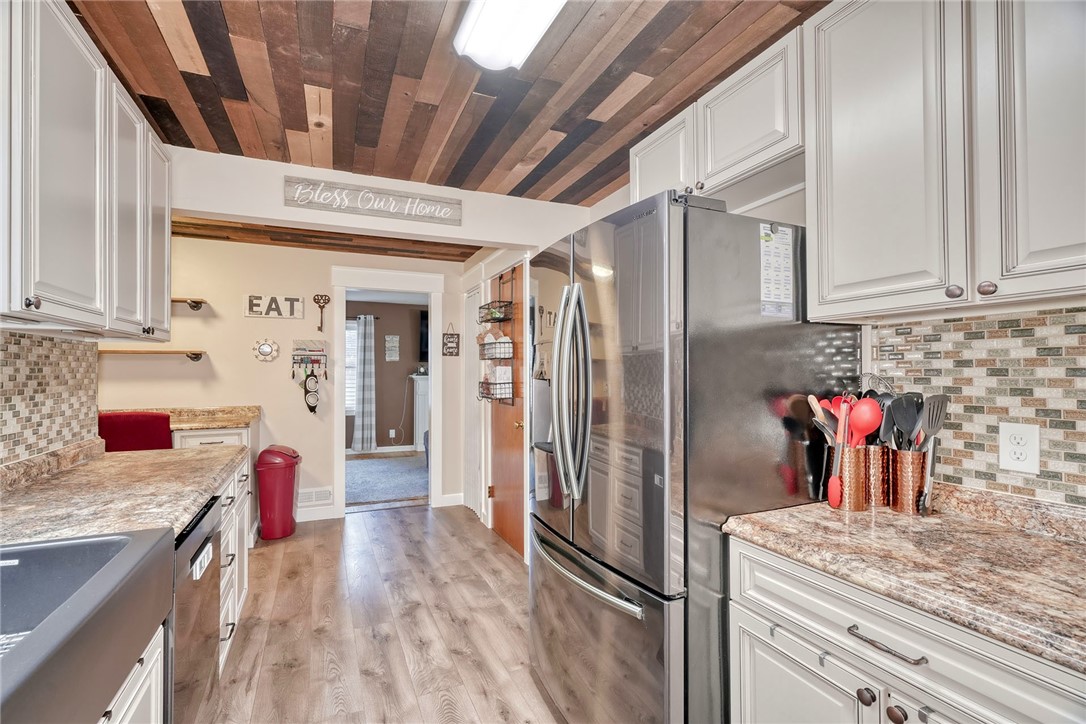 284 Belmeade Road Irondequoit, NY 14617 - Photo 8 of 41