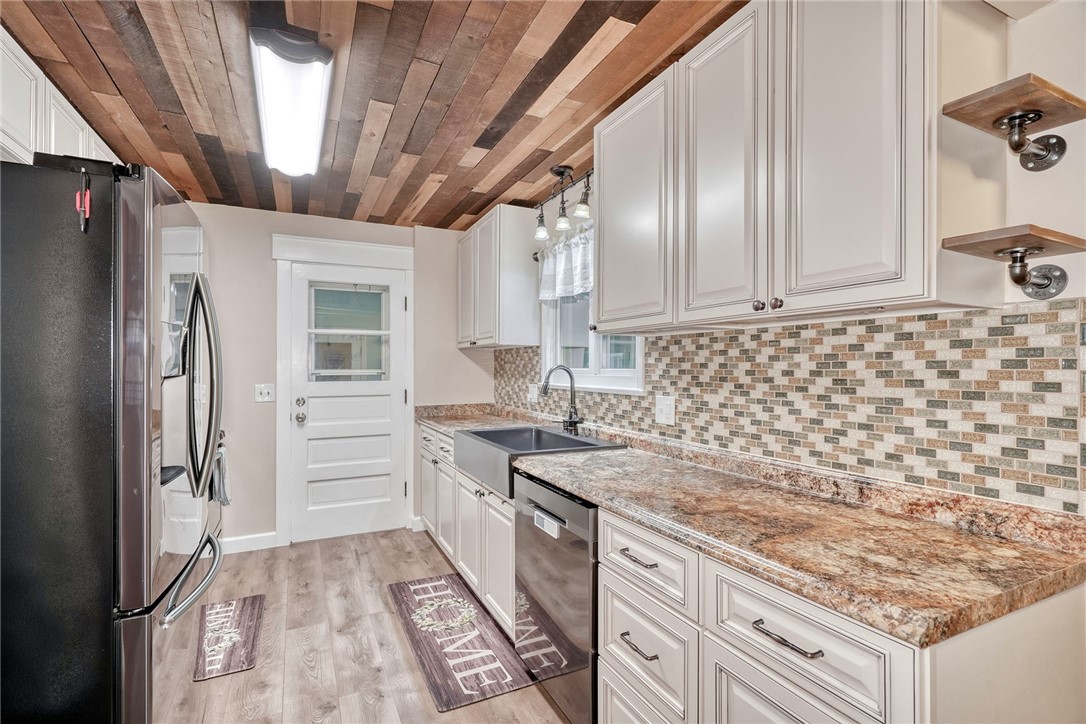 284 Belmeade Road Irondequoit, NY 14617 - Photo 9 of 41