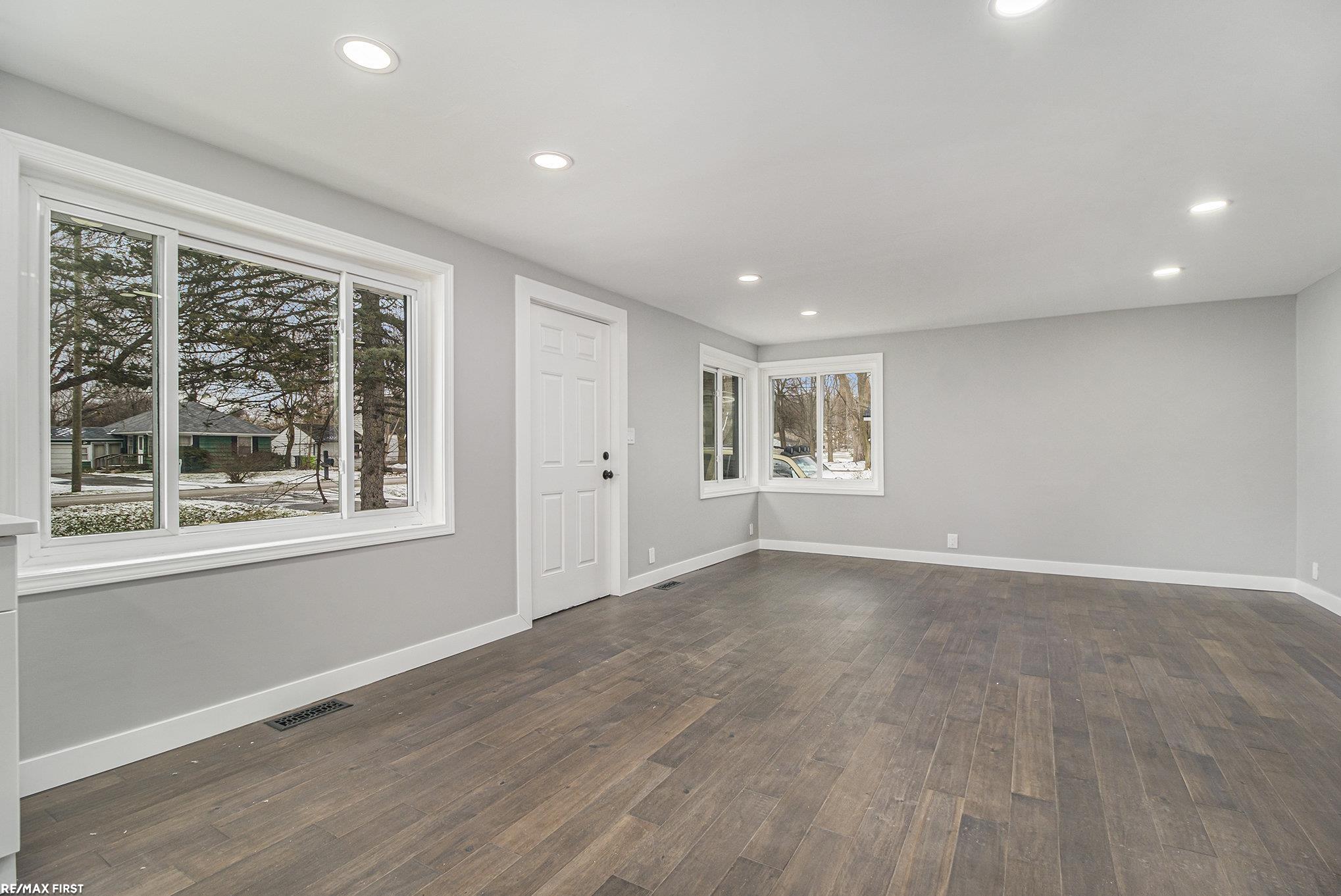 2196 Allerton Road Auburn Hills, MI 48326 - Photo 5 of 25 50133741-ec1e2679-f85e-4f36-b060-75337f5d7ea6.JPG
