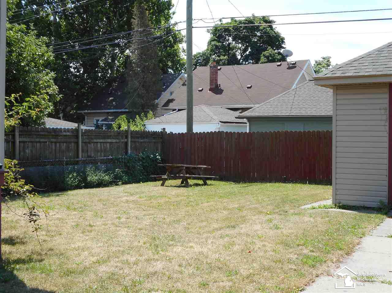 58 Maple Street River Rouge, MI 48218 - Photo 5 of 28