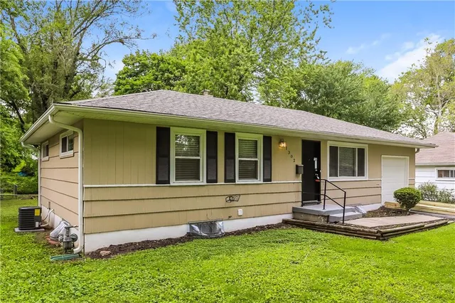 $1,720 | 11302 Norton Avenue, Kansas City, MO 64137