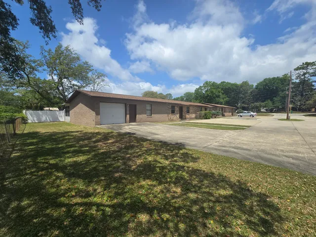 a view of a house with a yard