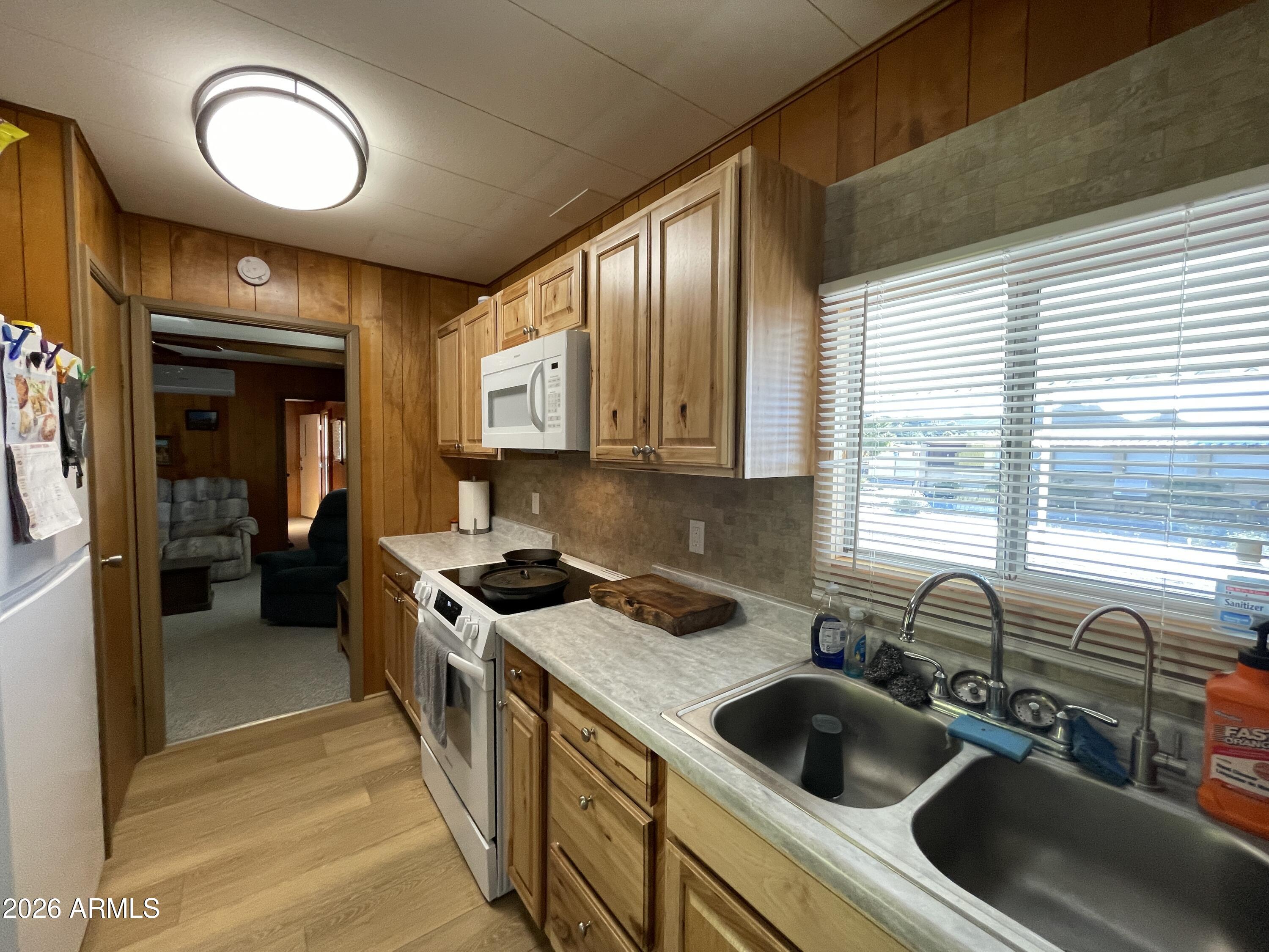 75 East Lynn Way Queen Valley, AZ 85118 - Photo 10 of 24 a kitchen that has a sink and a stove