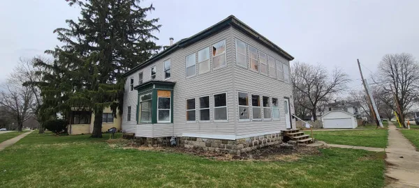 $97,500 | 421 7th Avenue, Rochelle, IL 61068