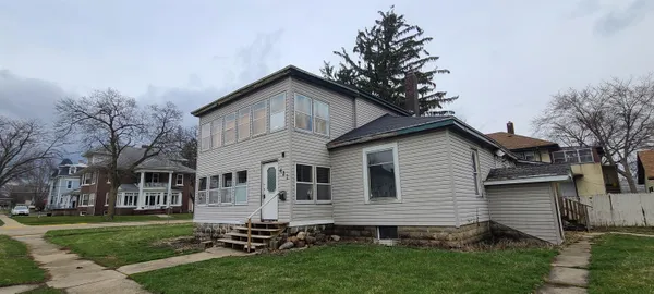 $97,500 | 421 7th Avenue, Rochelle, IL 61068