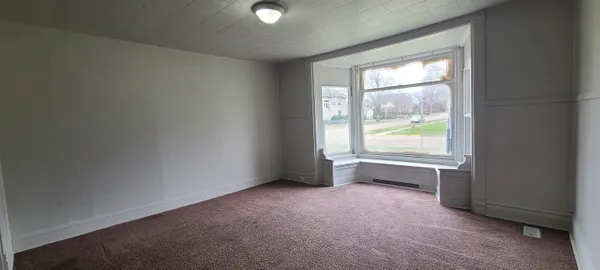 $97,500 | 421 7th Avenue, Rochelle, IL 61068