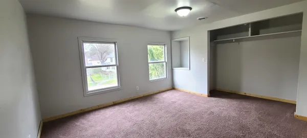 $97,500 | 421 7th Avenue, Rochelle, IL 61068