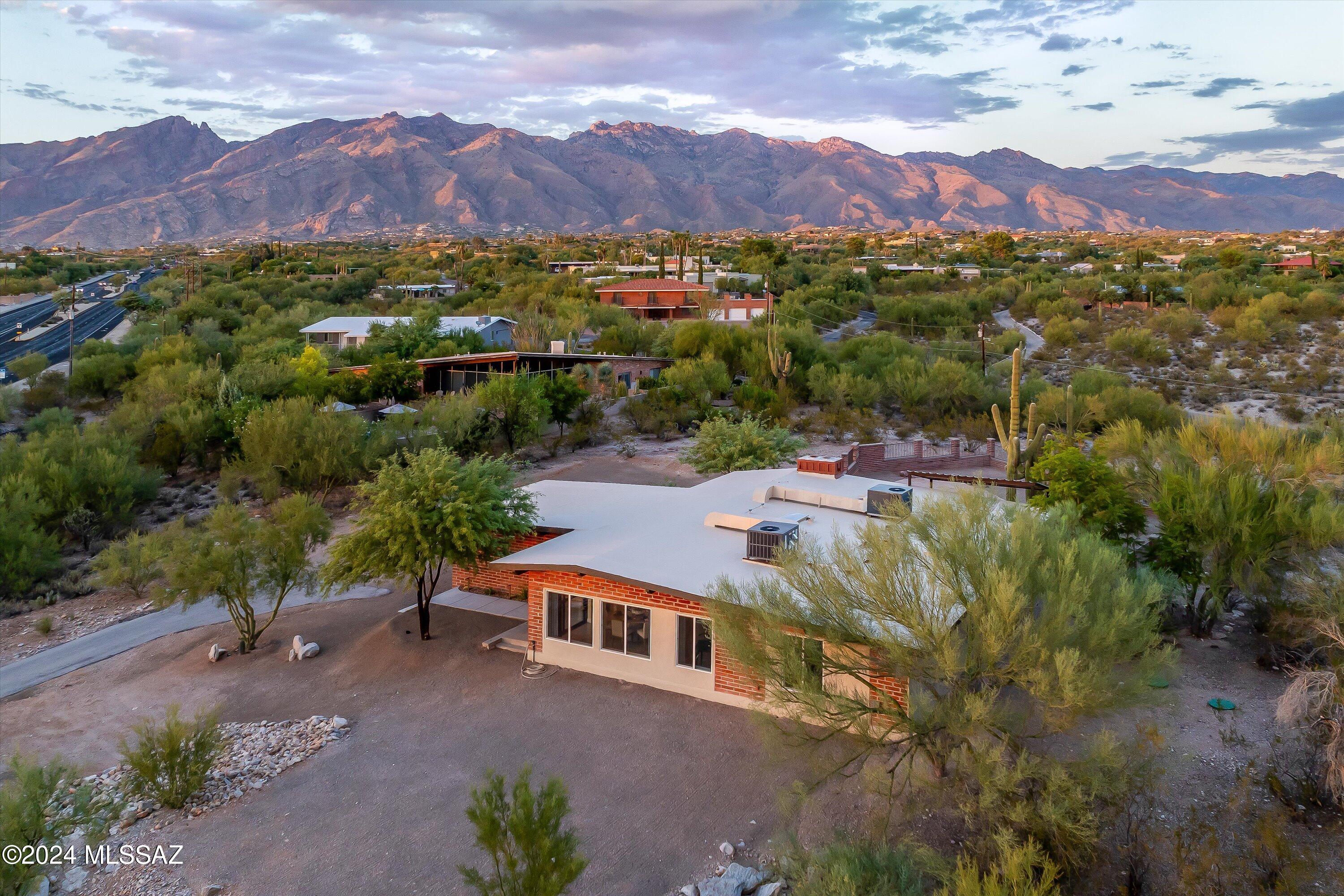 4270 North Swan Road Tucson, AZ 85718 - Photo 2 of 42