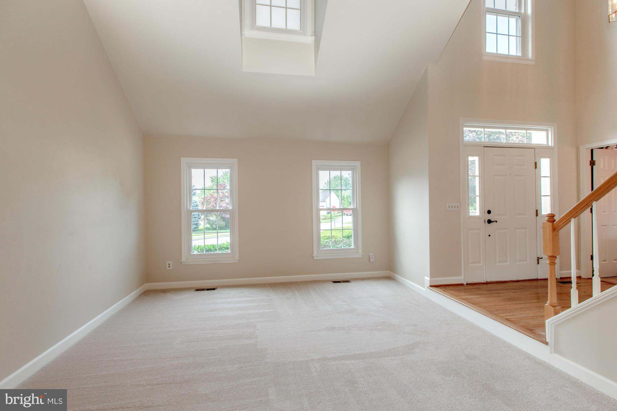 408 Tearose Place Southwest Leesburg, VA 20175 - Photo 3 of 30 Living Room