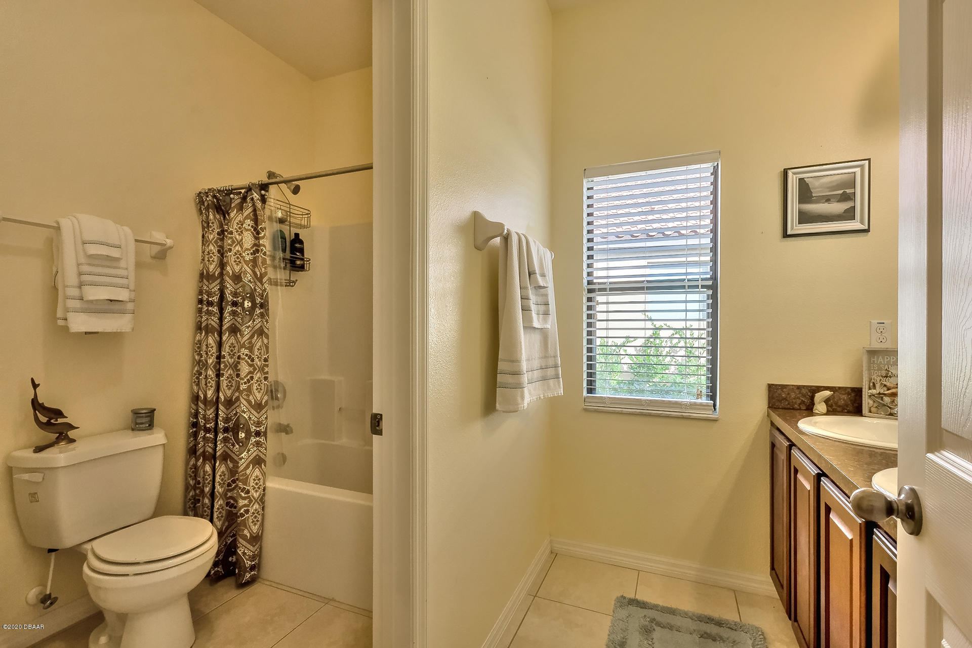 133 Verde Way DeBary, FL 32713 - Photo 16 of 20 Guest Bath
