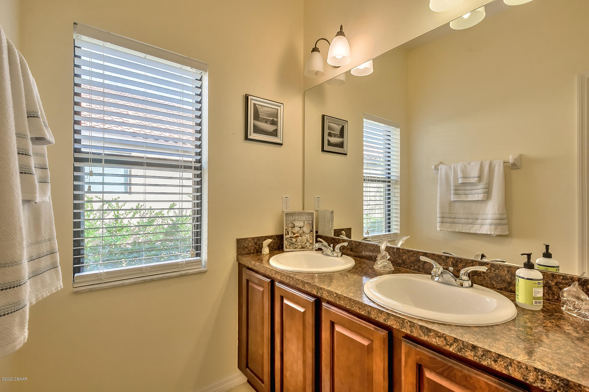 133 Verde Way DeBary, FL 32713 - Photo 17 of 20 Guest Bath (2)